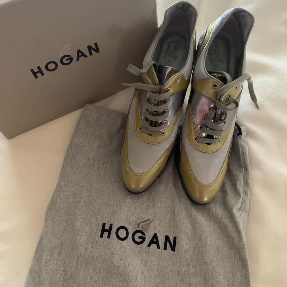 Lace-up HOGAN heeled loafers.